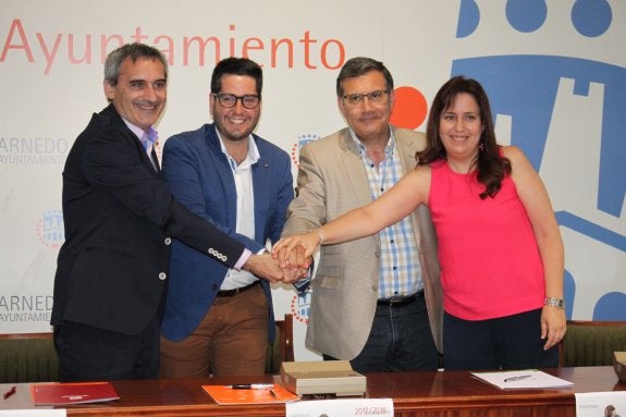 Rubio, García, Colina y la edil Chus Zapata, en la firma de ayer. :: E.P.