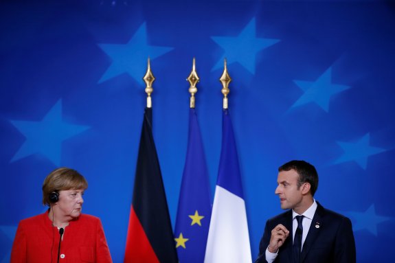 Renace el Eje. La perfecta sintonía entre Merkel y Macron devuelve a la alianza Berlín-París su papel de locomotora de la Unión. :: G. F. / reuters
