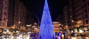 El Ayuntamiento descarta para esta Navidad el abeto iluminado y las luces de las fuentes