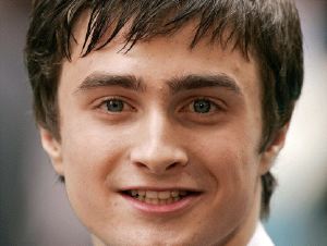 El actor Radcliffe dona las gafas de Harry Potter