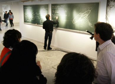 Fiesta de presentación de la nueva edición de 'Pizarras Bizarras' en la Escuela de Arte. / JUSTO RODRÍGUEZ