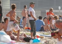 Springsteen paseó ayer por la playa de Zurriola, en San Sebastián.