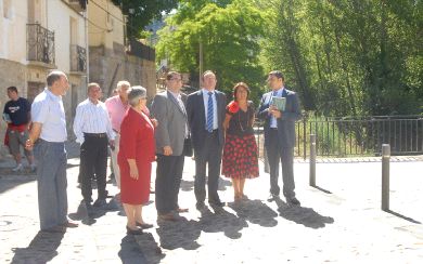 Pedro Sanz, durante su visita a Torrecilla en Cameros. / A. IGLESIAS