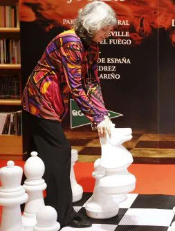 Neville mantuvo una partida con David Lariño, campeón de España. /EFE