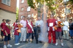 Disparo del cohete anunciador de las fiestas de La Estrella.
