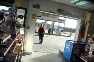 Dos detenidos por 'alunizar' en una gasolinera para hacerse con siete barritas 'Huesitos'