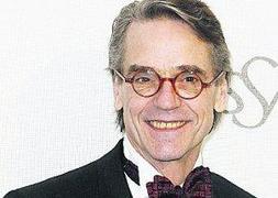 Un hotel pagará 45.000 euros a Loles León por su caída en la suite de Jeremy Irons