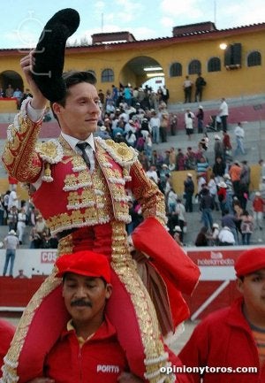 Urdiales salió a hombros de la Monumental de Ambato. ::
OYT