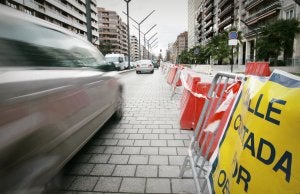 El continuo e incesante goteo de gastos ha llevado al actual equipo de Gobierno a tomar la determinación de reemplazar las polémicas baldosas. ::                             JUSTO RODRÍGUEZ