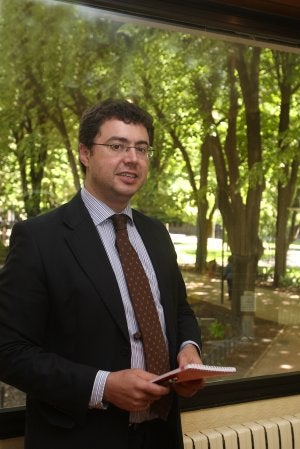 Ramón Ledesma, ayer en la sede logroñesa de la DGT. ::                             JUAN MARÍN