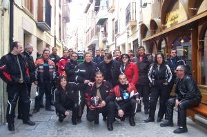 Un grupo de socios del Moto Club durante una de las salidas que realiza periódicamente. ::
C. V.