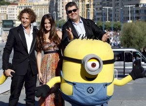 David Bisbal, la actriz Ana de Armas y Florentino Fernández tras presentar ayer el filme 'Gru, mi villano favorito'. ::
EFE