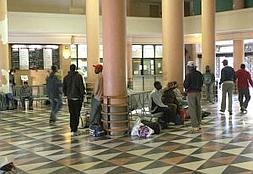 La estación de autobuses de Logroño ya registra menos movimiento. ::                             JUAN MARÍN