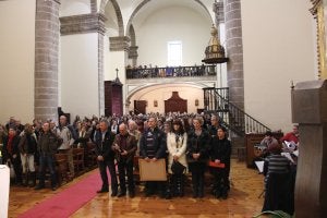 Acto de hermanamiento celebrado el domingo en la iglesia de El Redal, con asistencia de más de un centenar de vecinos de Fuentealbilla. ::                         M.F.