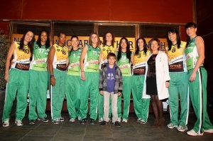 Las jugadores del Nuchar Eurochamp posan con sus nuevas equipaciones. ::
JUAN MARÍN
