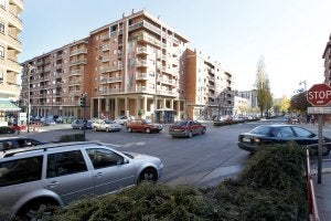 Intersección de Murrieta con Carmen Medrano, que se convertirá en una rotonda para regular el tráfico./ JUSTO RODRÍGUEZ