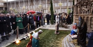 Inaugurado por fin. Ayer quedó abierto el belén monumental en la plaza del Ayuntamiento J. RODRÍGUEZ
