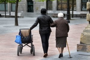 El Gobierno recorta otros 200 millones la ayuda a la dependencia