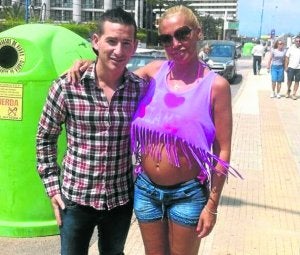 Belén Esteban sorprende con 13 kilos de más en Benidorm