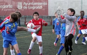 Villegas y Varea juegan a fútbol'8