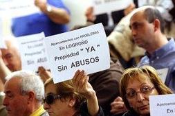 Las protestas por los problemas de los parkings del Plan de Centro amenazan con volver al salón de plenos del Ayuntamiento de Logroño. ::                         ENRIQUE DEL RÍO