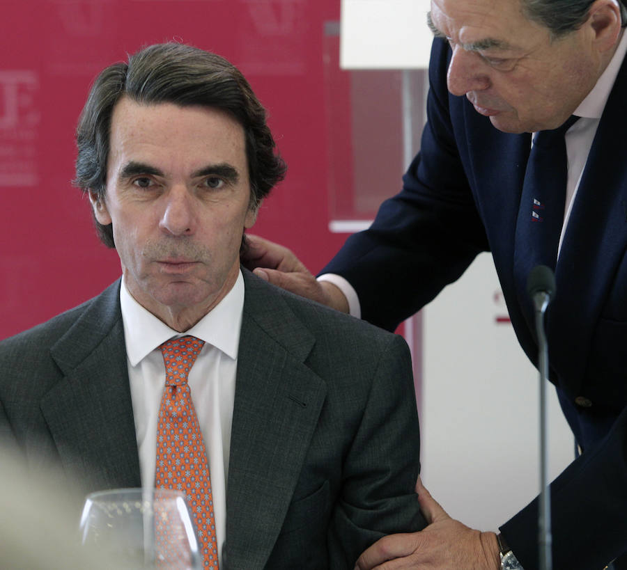 El expresidente del Gobierno José María Aznar se reúne en Valencia con 70 empresarios