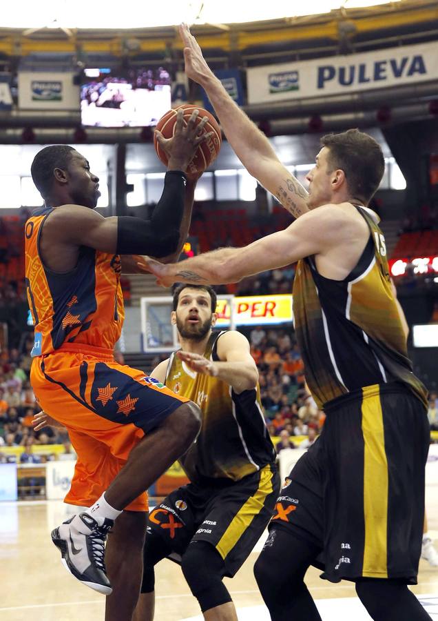 Contundente triunfo de Valencia Basket ante La Bruixa d&#039;Or