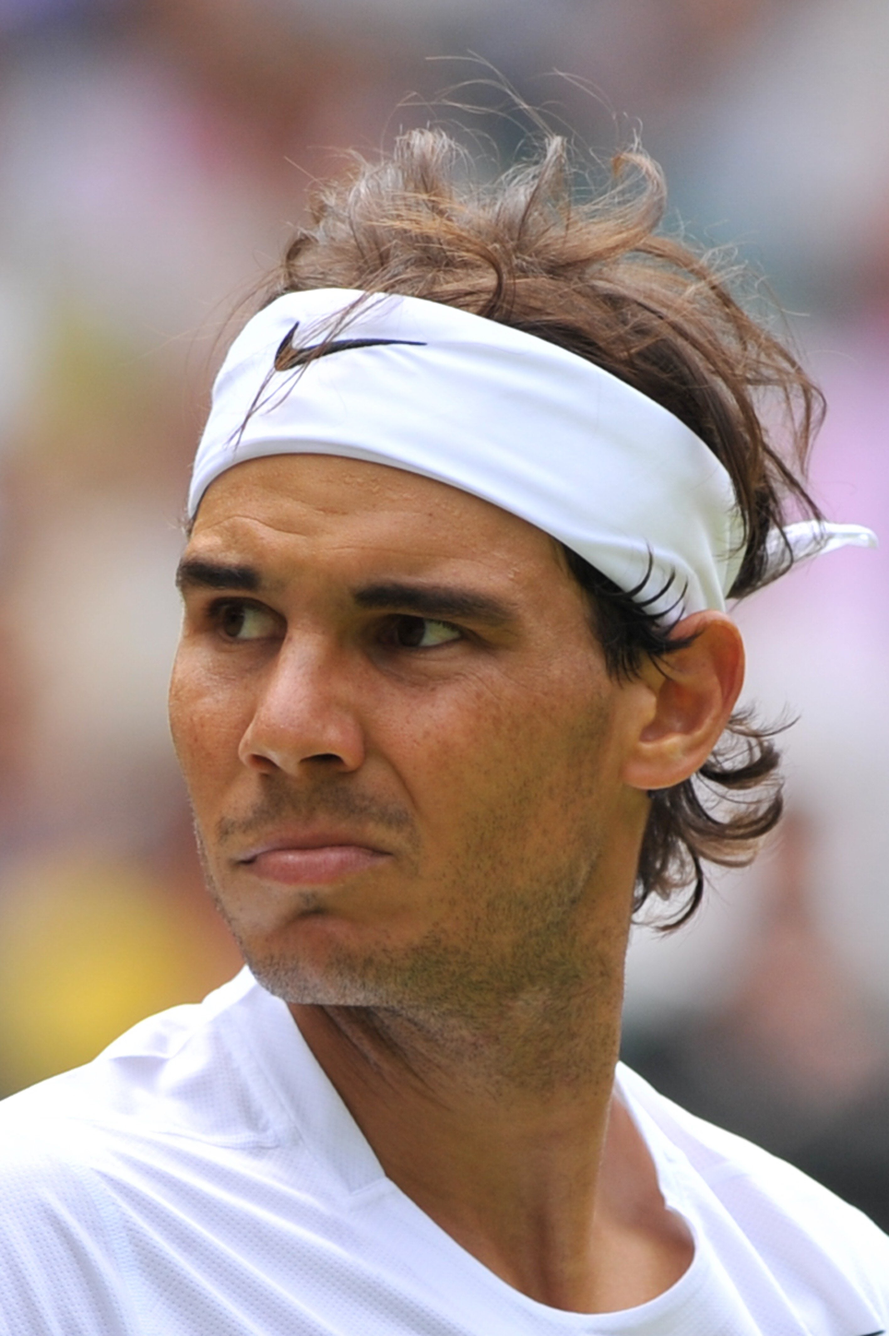 Nadal mira a su palco durante el partido ante Rosol.