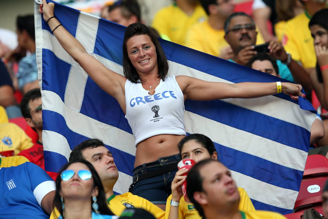 Duelo de aficionadas en el Mundial de Brasil (3)