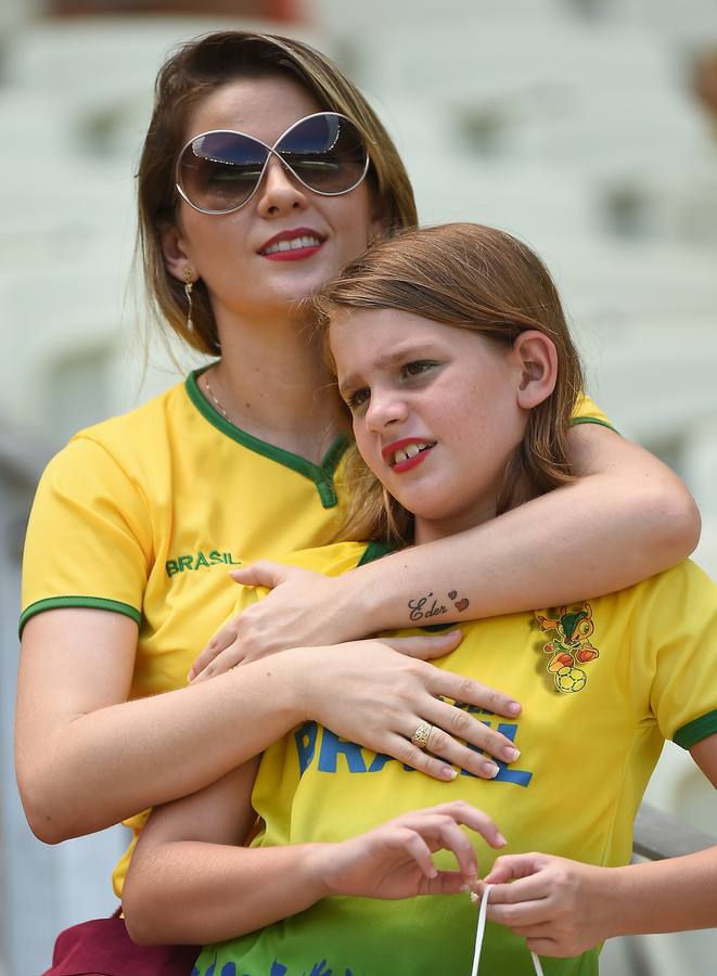 Duelo de aficionadas en el Mundial de Brasil (3)