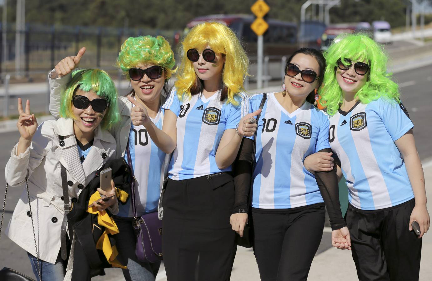 Colombianas y argentinas, las seguidoras más bellas en las gradas de Brasil