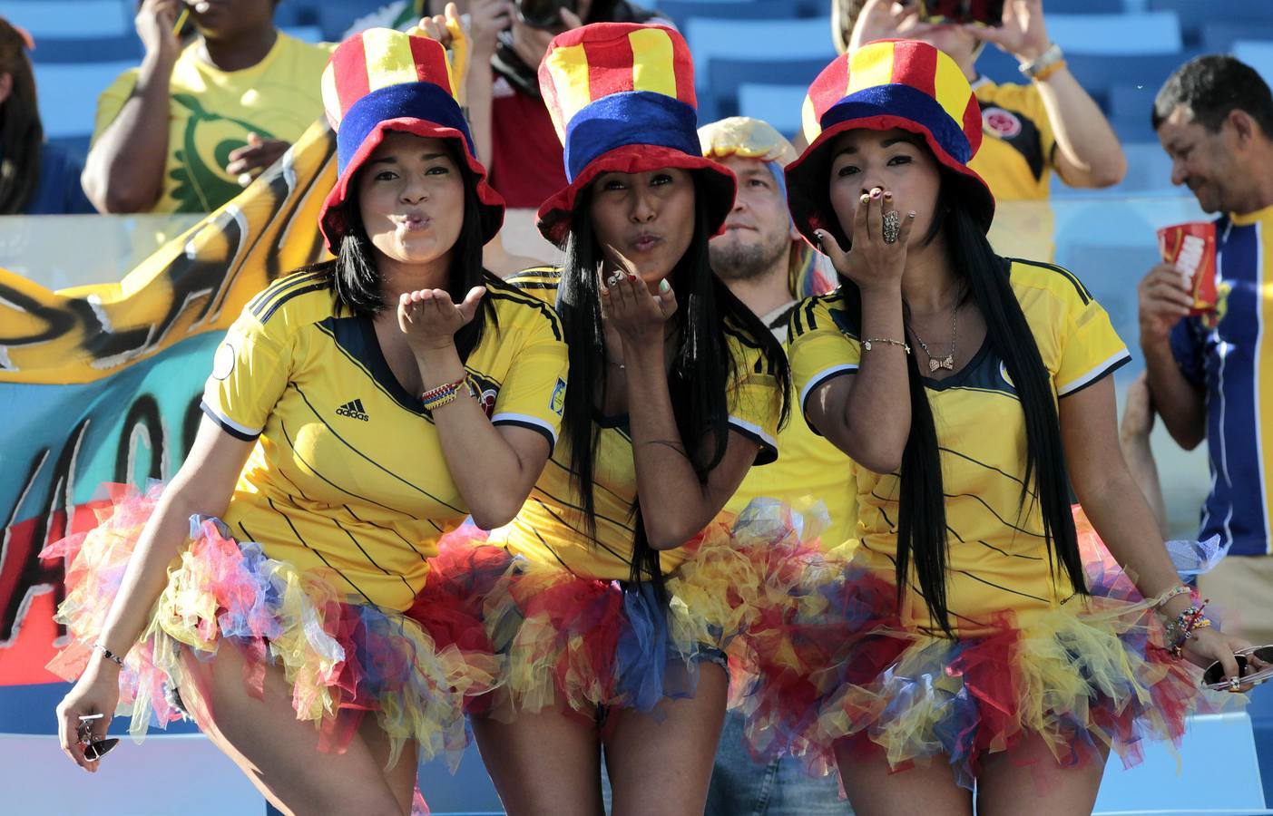 Colombianas y argentinas, las seguidoras más bellas en las gradas de Brasil