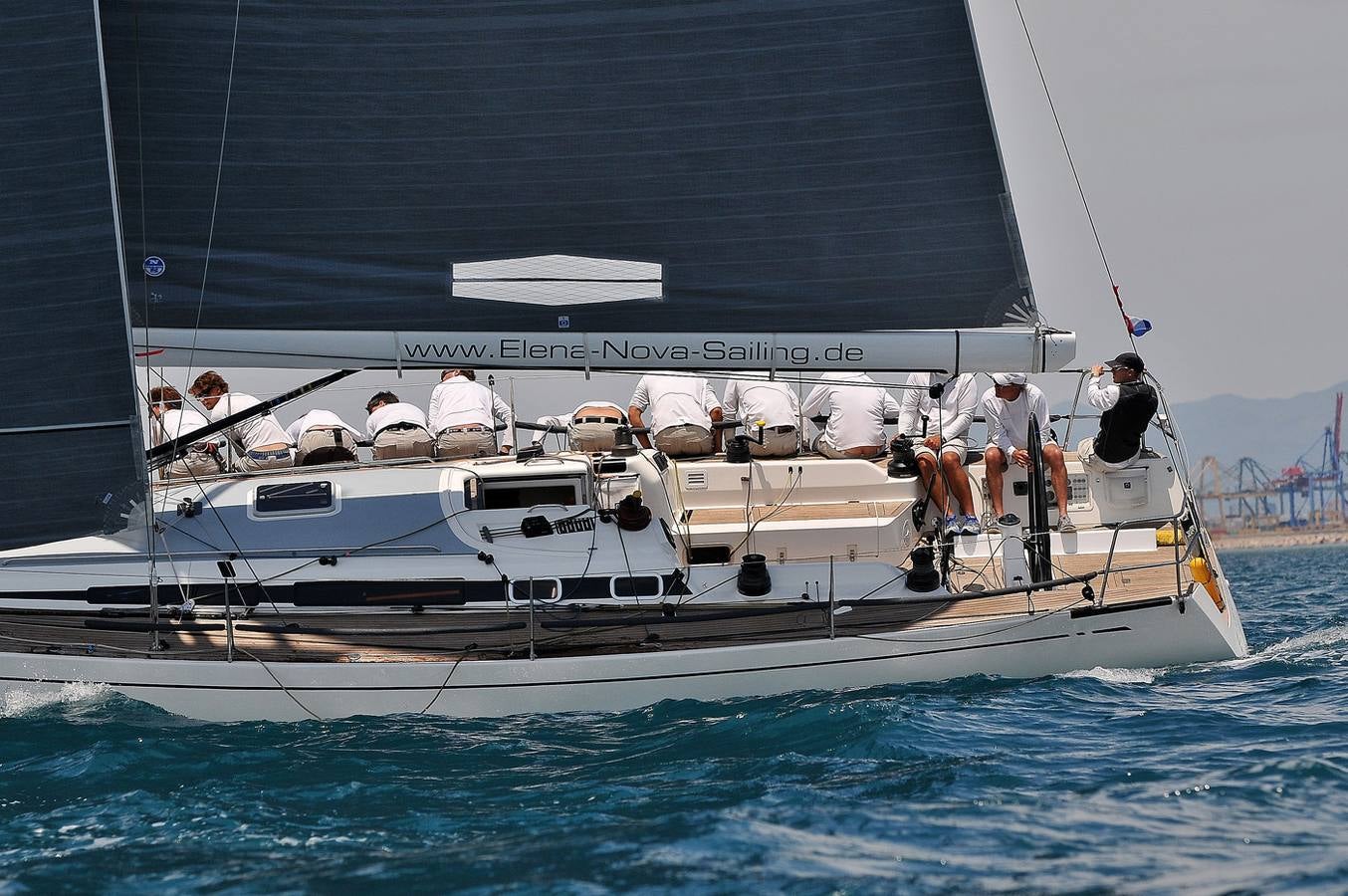 Doña Sofía entrega en Valencia los premios del Trofeo SM La Reina de vela