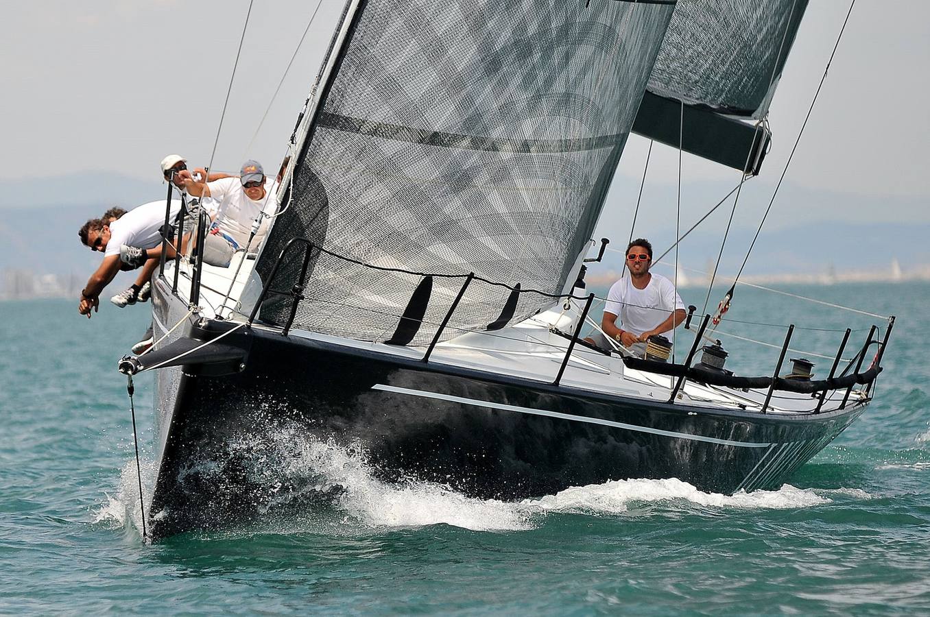 Doña Sofía entrega en Valencia los premios del Trofeo SM La Reina de vela