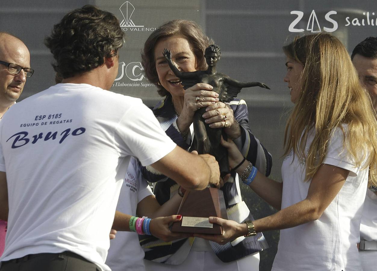 Doña Sofía entrega en Valencia los premios del Trofeo SM La Reina de vela