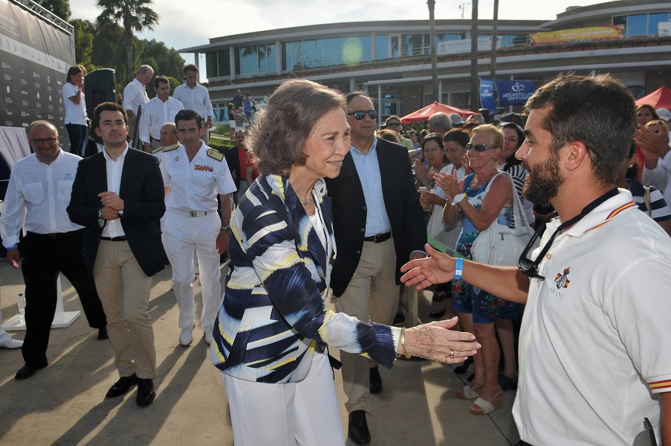 Doña Sofía entrega en Valencia los premios del Trofeo SM La Reina de vela