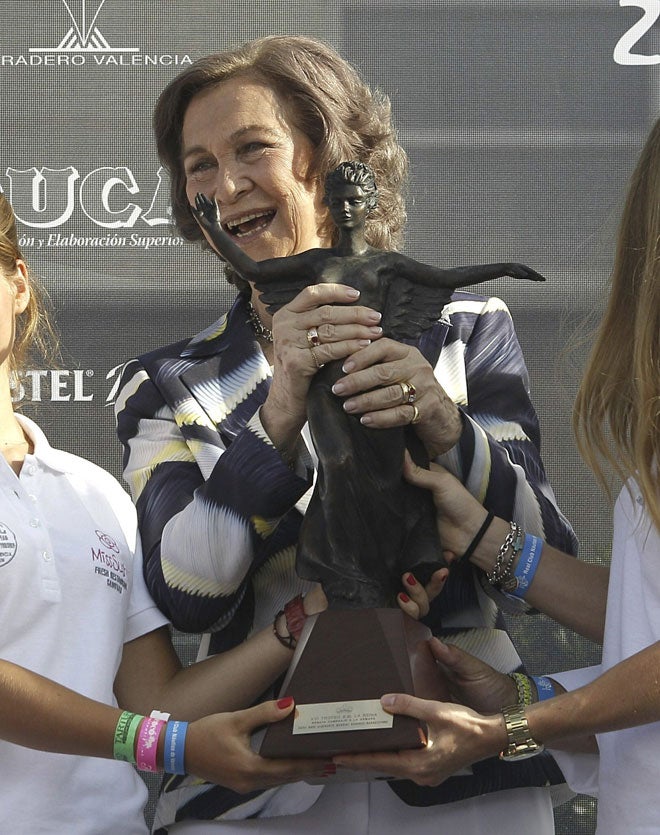 Doña Sofía entrega en Valencia los premios del Trofeo SM La Reina de vela