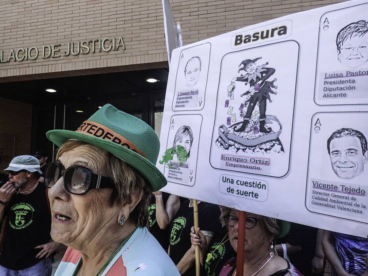 Cerca de 200 personas exigen que las plataformas se personen en el Brugal