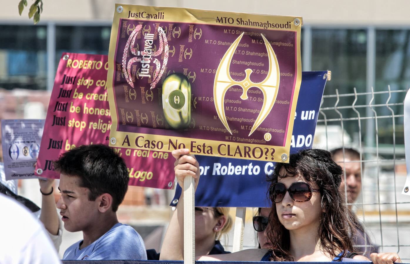 Musulmanes sufís protestan ante la OAMI