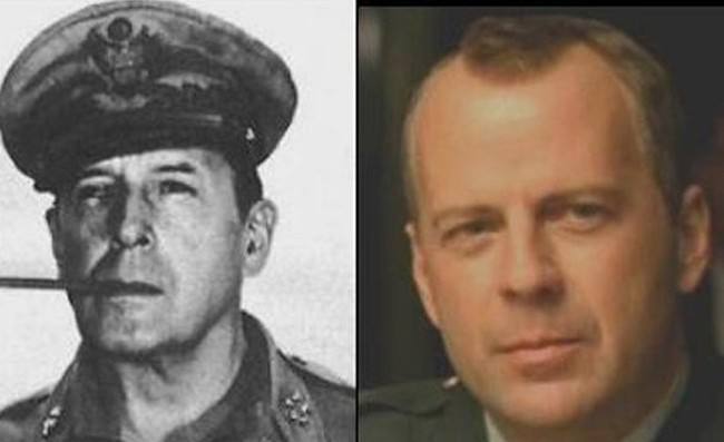 Bruce Willis y el general de la Segunda Guerra Mundial, Douglas MacArthur.