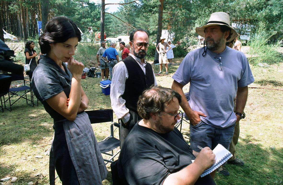 Angulo, junto a Guillermo del Toro, en el rodaje de 'El laberinto del fauno'