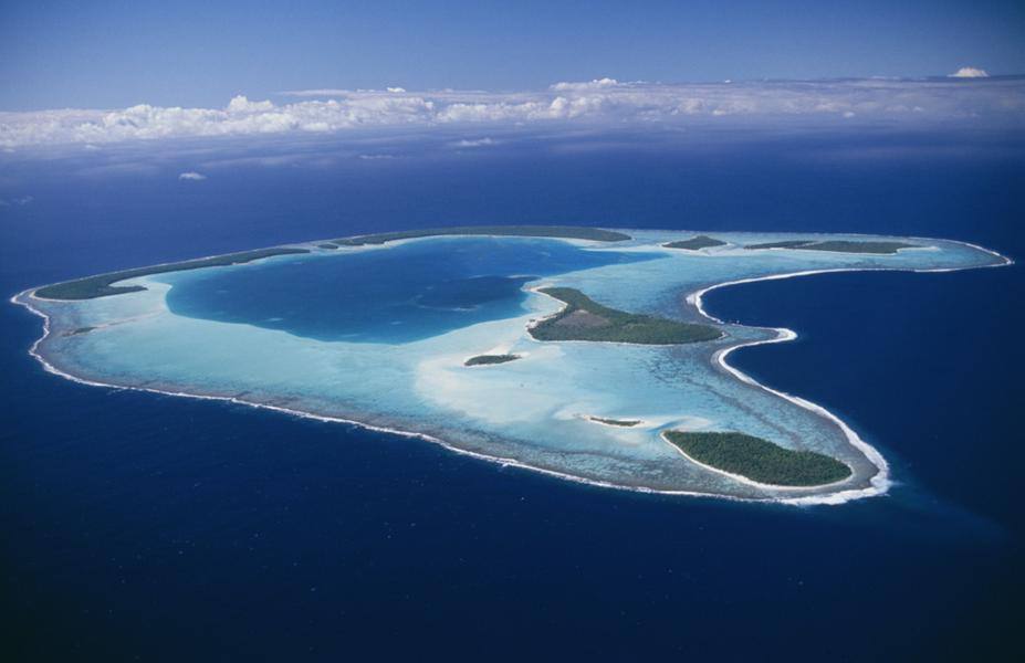 Tetiaroa, propiedad de Marlon Brando. Marlon Brando buscó su paraíso personal en el Pacífico Sur. En total, 580 hectáreas repartidas en 13 pequeñas islas en Tetiaroa Atoll, en la Polinesia Francesa. El actor se enamoró de estas islas durante el rodaje de 'Motín de la Bounty', durante el que también conoció a su tercera mujer, la tahitiana Tarita Teriipia, con quien tuvo dos hijos.
