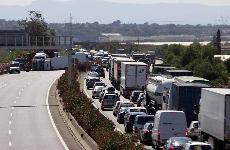 Vuelco de camión en la A7