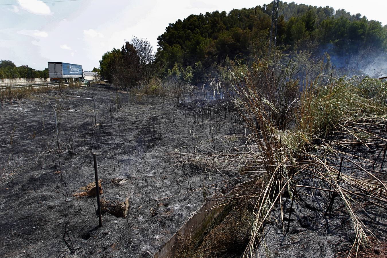Imágenes del incendio en el término de Gilet