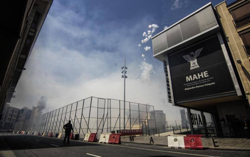 El concurso de mascletás arranca con buen estruendo