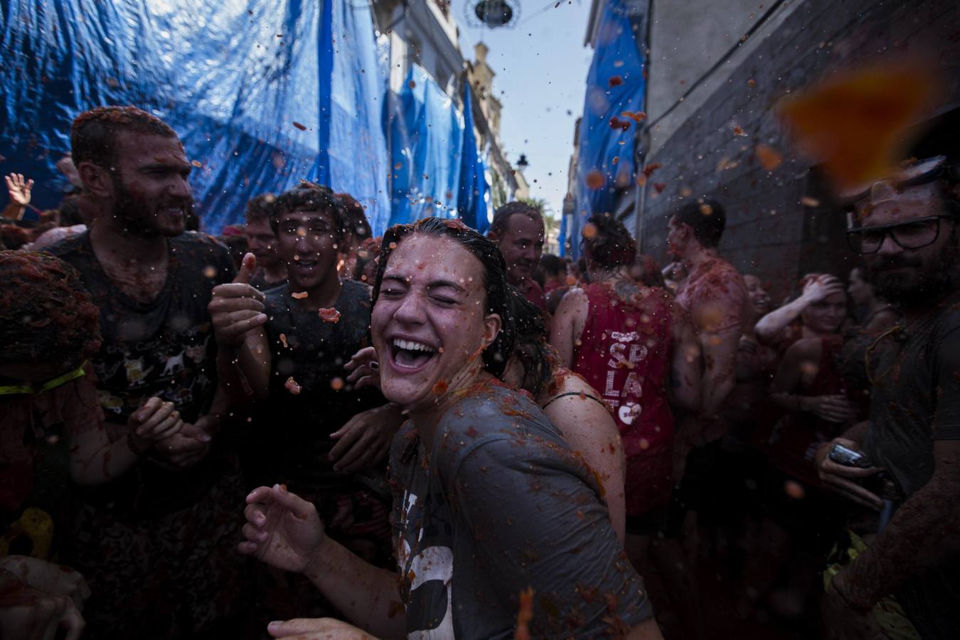 La Tomatina vuelve a teñir de rojo Buñol