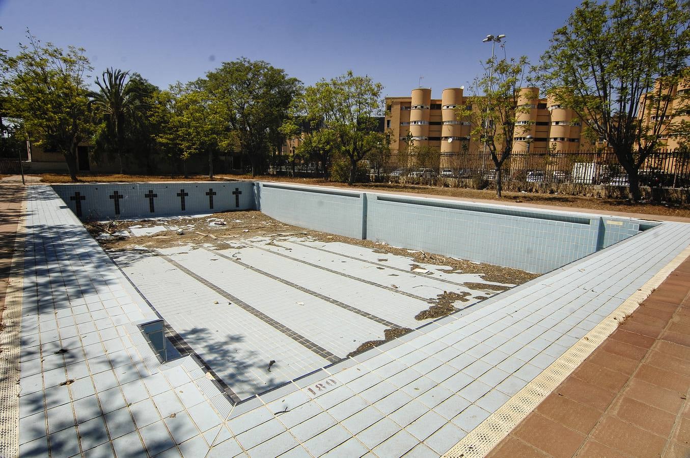 La piscina abandonada de los Palmerales