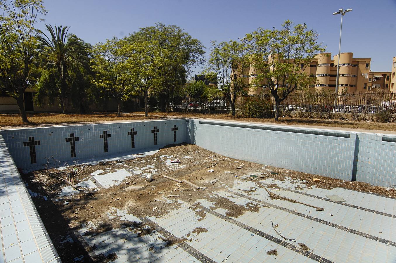 La piscina abandonada de los Palmerales