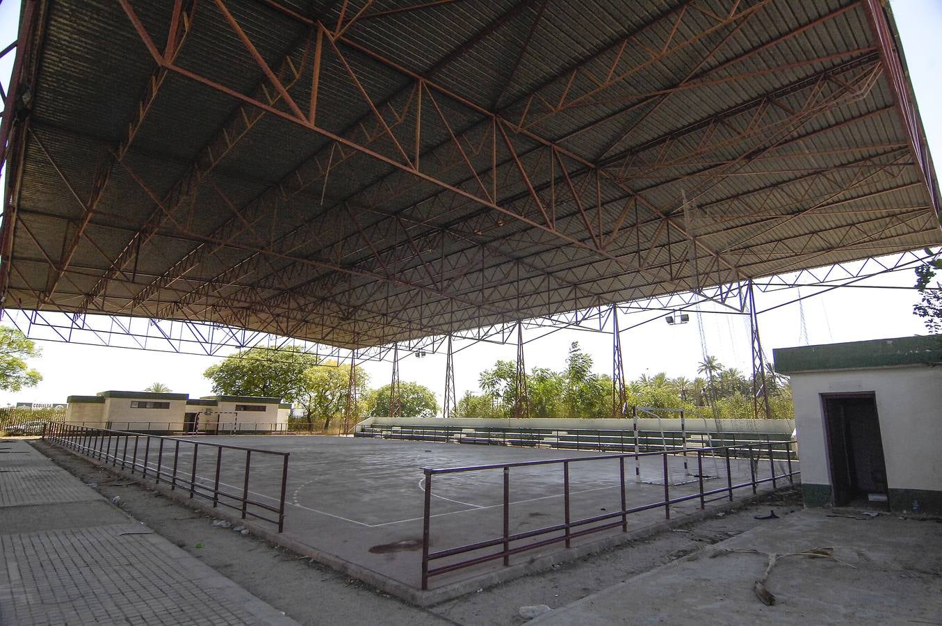 La piscina abandonada de los Palmerales