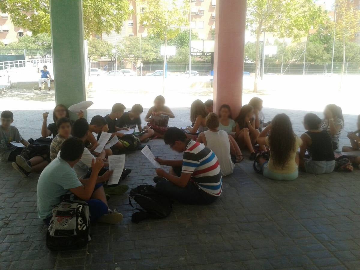 Técnicos en riesgos laborales verifican las elevadas temperaturas en las aulas